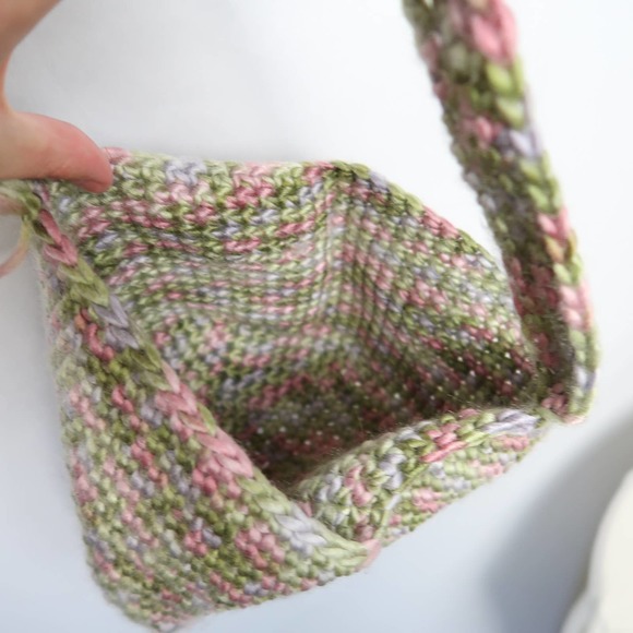 Vintage pastel green and pink small crochet knit handbag purse - Picture 4 of 5
